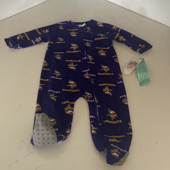 Minnesota Vikings zip up footed pajamas NWT 12 months from NFL Team Apparel - Picture 1 of 8